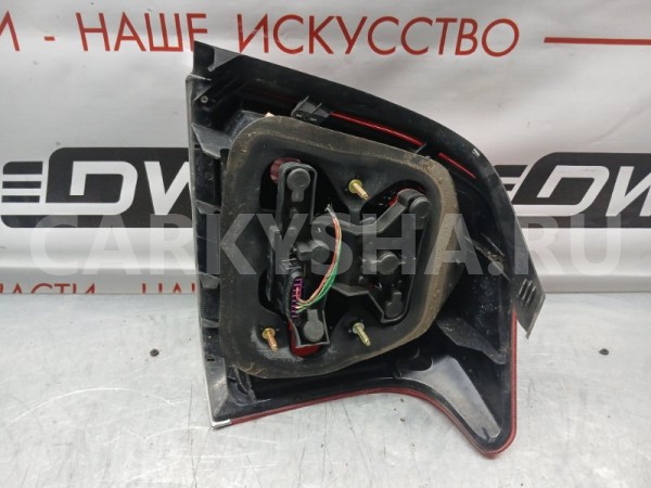 Фонарь стоп сигнала левый Toyota Avensis 