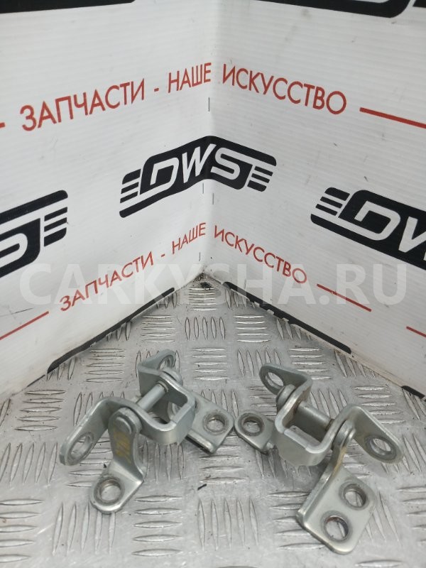 Петля двери багажника Toyota Raum 