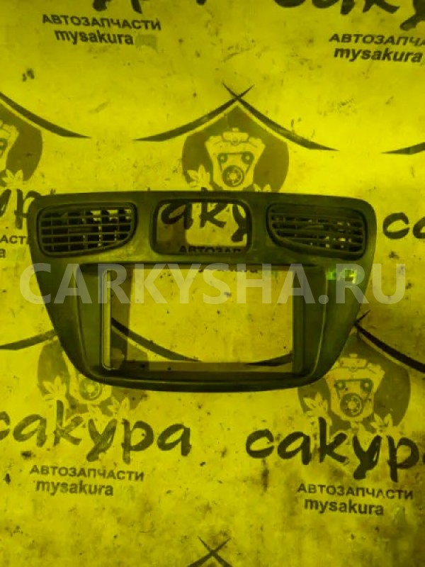 Консоль магнитофона Toyota TownAce 