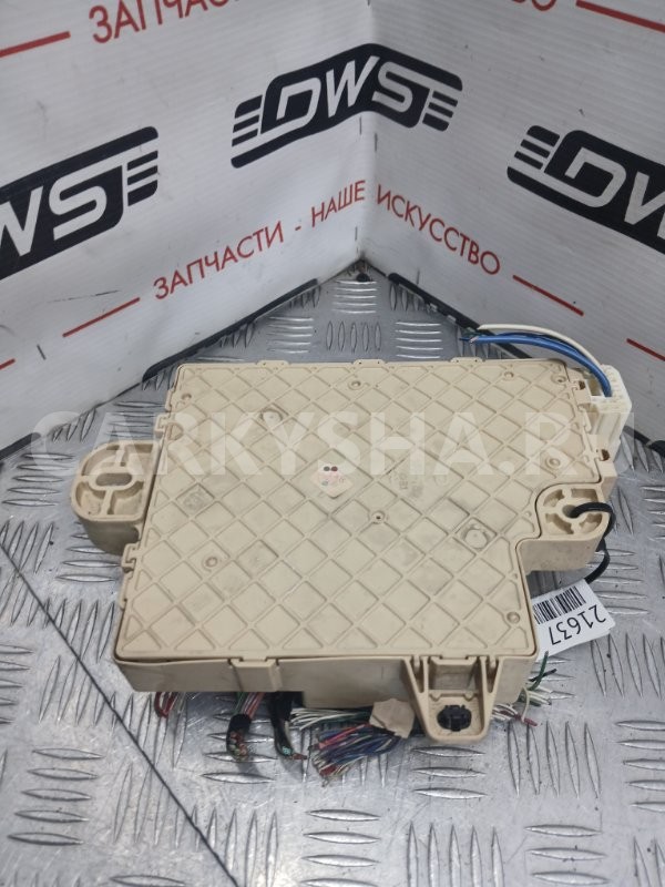 Блок предохранителей салонный Toyota Mark II 