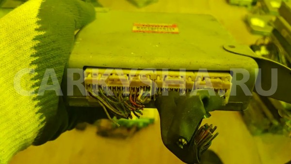 Блок управления подвеской Toyota Celsior 