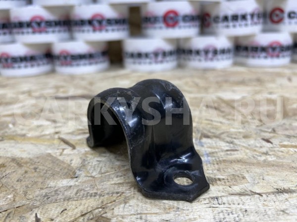 Хомут втулки стабилизатора Toyota Corolla XII (E210) – седан оригинальный номер 48824-F4010