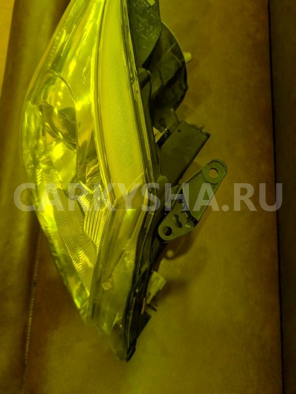 Фара Toyota Avensis 