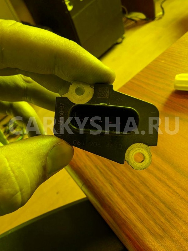 Датчик расхода воздуха Audi A4 