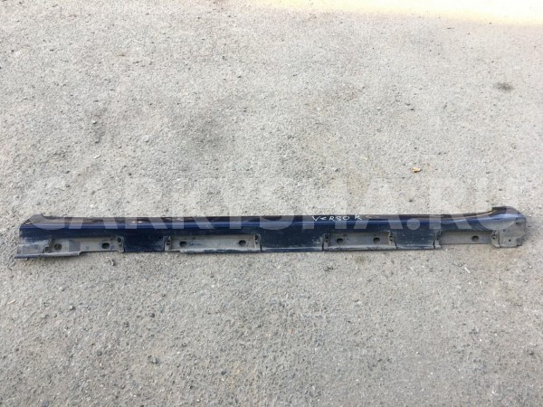 Накладка на порог правая Toyota Verso I оригинальный номер 75850-0F010