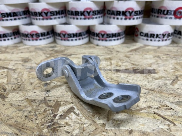 Петля двери передняя правая верхняя Toyota Corolla XII (E210) – седан оригинальный номер 68710-02060