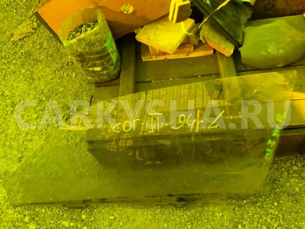 Стекло двери Toyota Corolla 