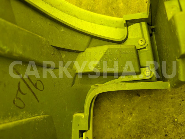Планка под стоп Nissan Elgrand оригинальный номер 852341JB0A