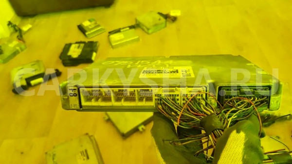 Блок efi Toyota Celsior 