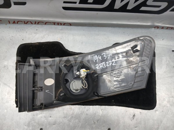 Фонарь стоп сигнала левый Toyota Avensis 