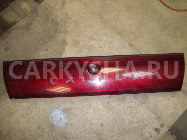 накладка крышки багажника. Nissan Laurel VII (C34) 