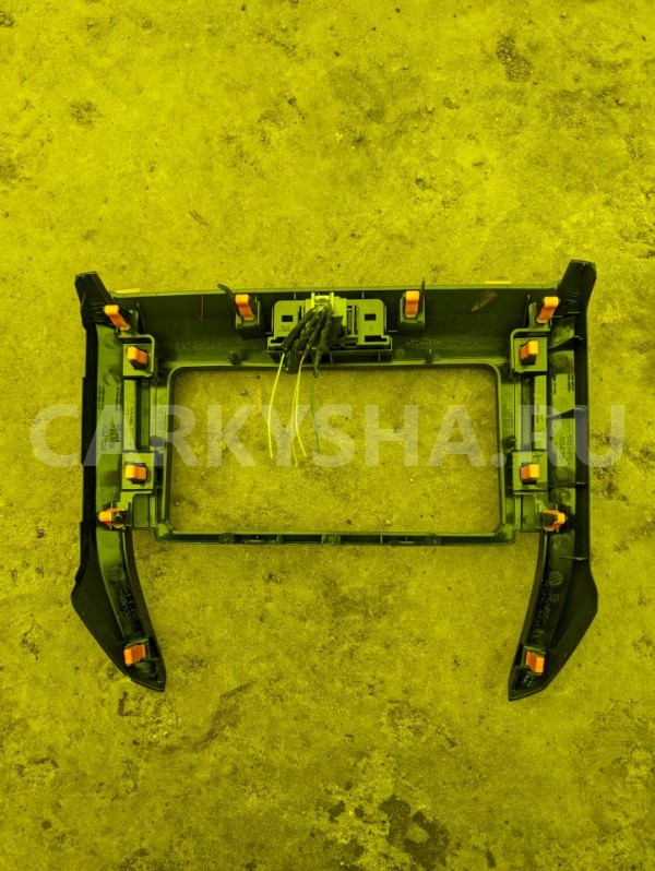 Консоль магнитофона Toyota Corolla 