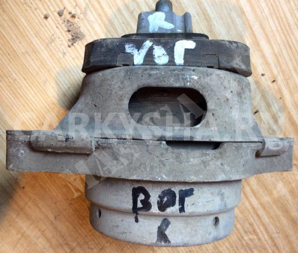 Подушка двигателя 3.6 RH Land Rover Range Rover III Рестайлинг оригинальный номер KKB500740
