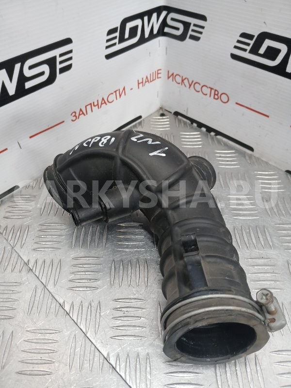Патрубок воздушного фильтра Toyota Sienta 