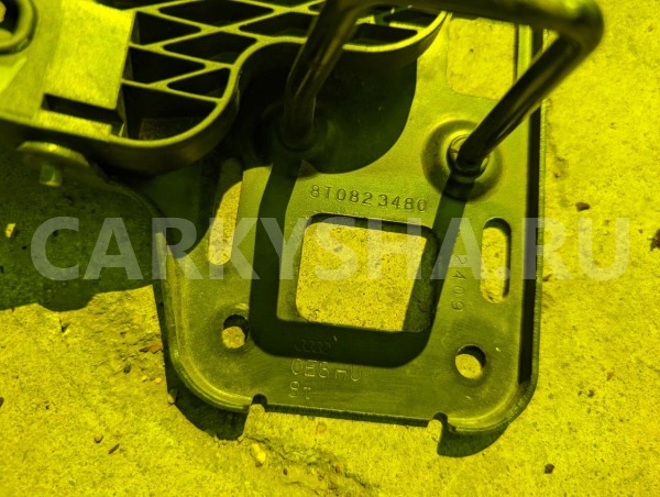 Замок капота Audi A4 