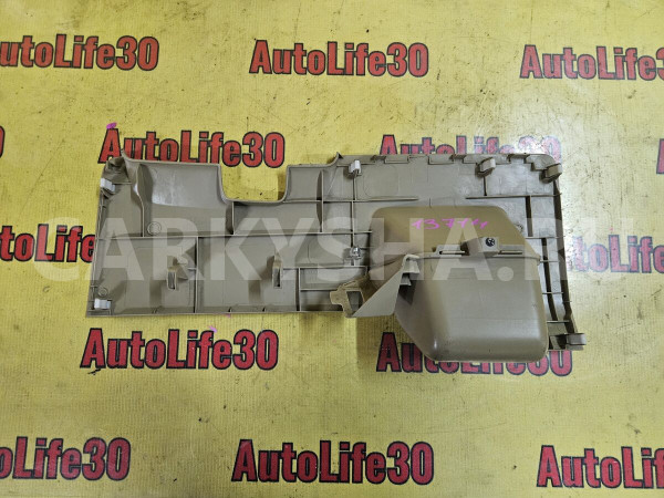 Накладка центральной консоли Honda CR-V оригинальный номер 77301SWAA010M1