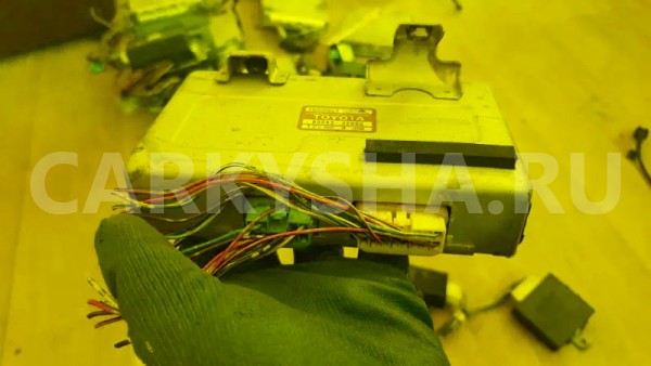 Электронный блок Toyota Cresta 