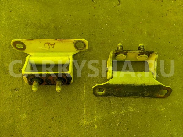 Петли 5-й двери Nissan Bassara 