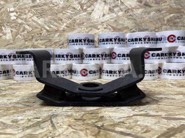 Опора двигателя задняя Toyota Hilux VIII Рестайлинг – пикап двойная кабина оригинальный номер 12371-0L210