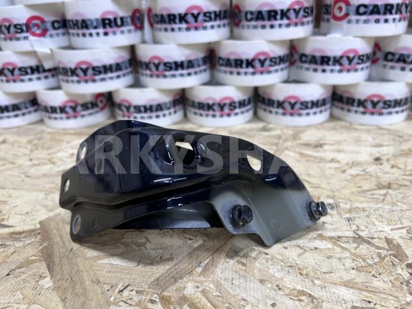 Кронштейн крепления правого крыла Toyota Hilux VIII – пикап двойная кабина оригинальный номер 53907-KK020