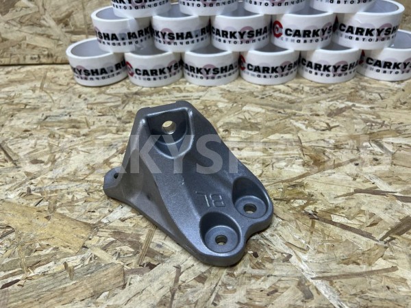 Кронштейн крепления двигателя передний Toyota RAV 4 V (XA50) оригинальный номер 12311-24020