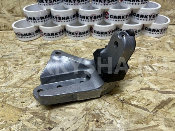 Кронштейн опоры двигателя задний Toyota Camry VIII (XV70) Рестайлинг – седан оригинальный номер 12303-24020