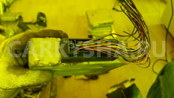 Блок efi Volvo S90 