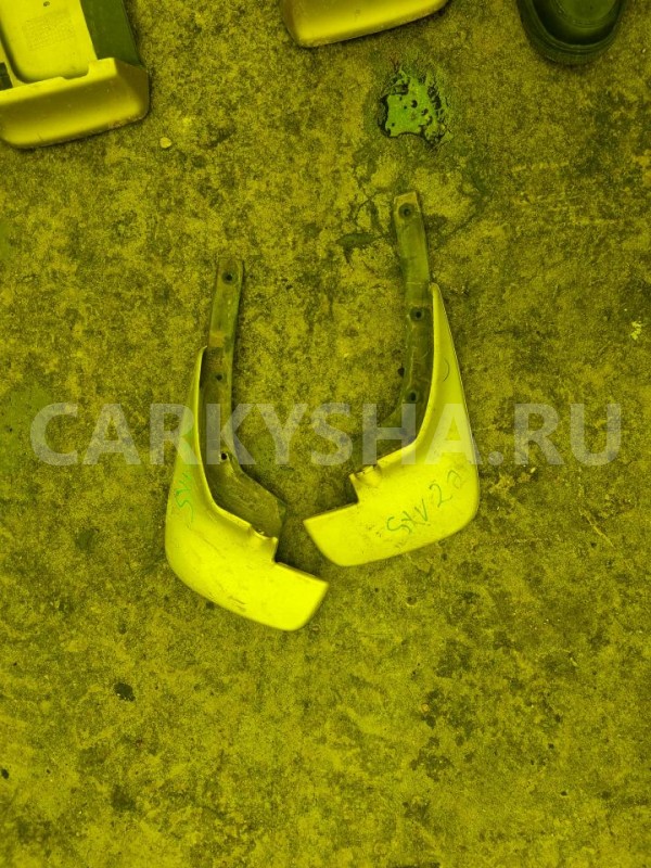 Брызговик Toyota Camry 