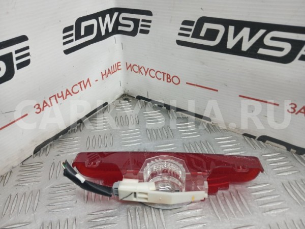 Стоп-сигнал Toyota Avensis 