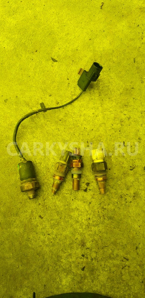 Датчик давления масла Mitsubishi Pajero 