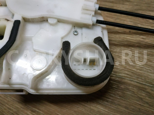 Замок двери передней правой Mitsubishi Outlander оригинальный номер 5715A726